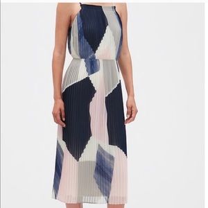 🆕 NWT Banana Republic pleated midi dress